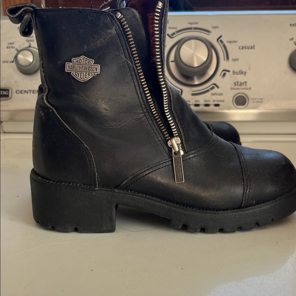 Harley-Davidson Black Leather Side-Zip Lug Ankle Boots